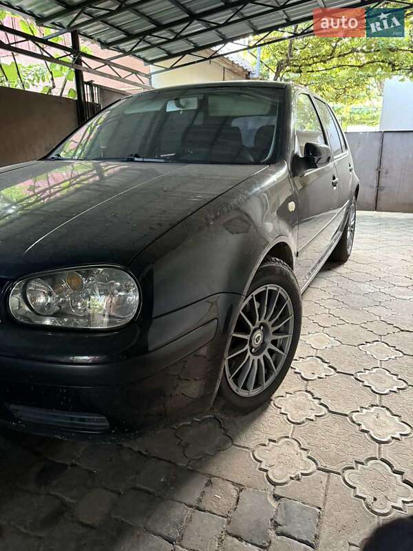 Volkswagen Golf (2002)