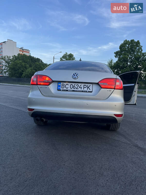 Volkswagen Jetta (2012)