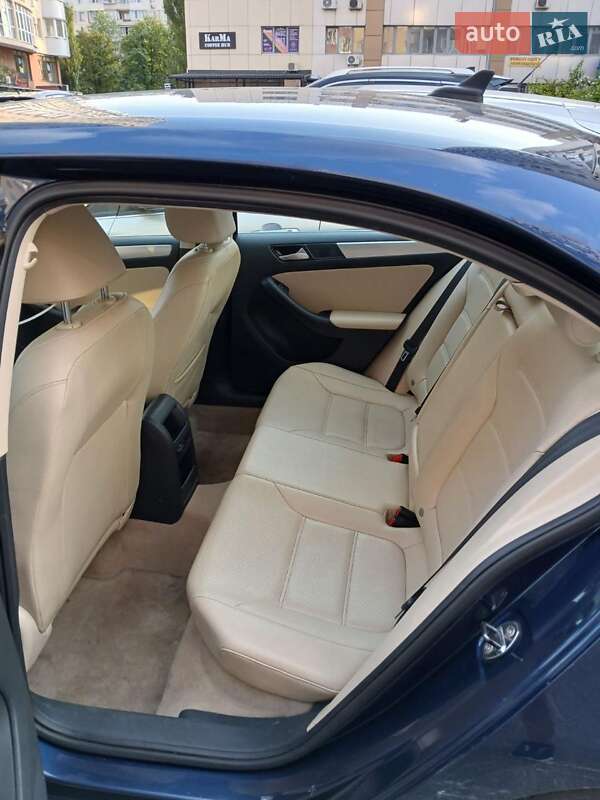 Volkswagen Jetta (2013)