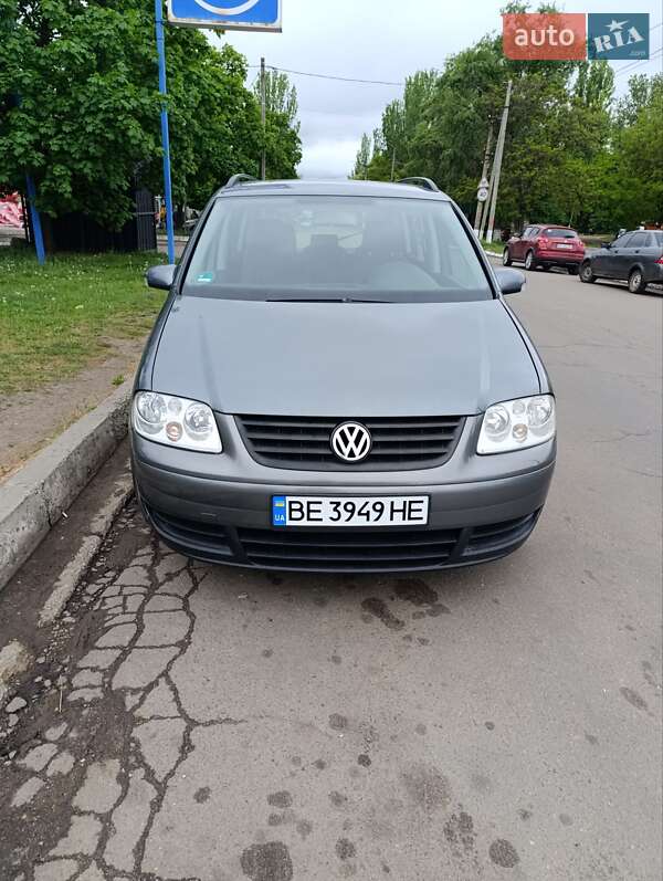 Volkswagen Touran (2003)