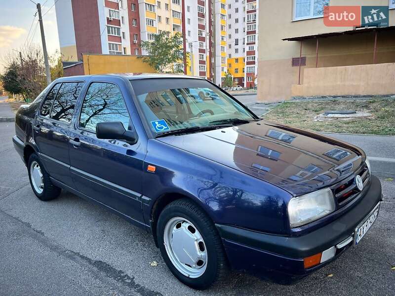 Volkswagen Vento (1995)