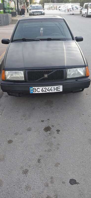 Volvo 460 (1990)