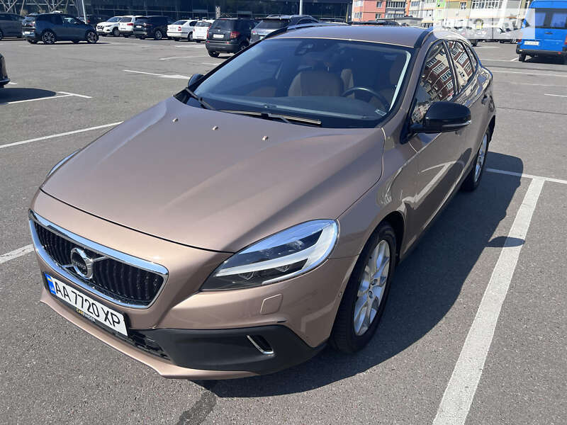 Volvo V40cc (2016)