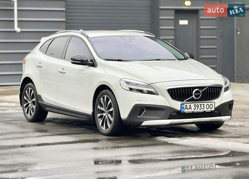 Volvo V40cc (2019)