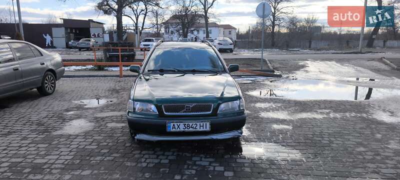 Volvo V40 (1998)