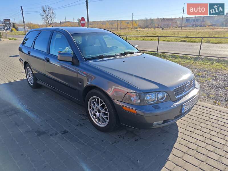 Volvo V40 (2002)