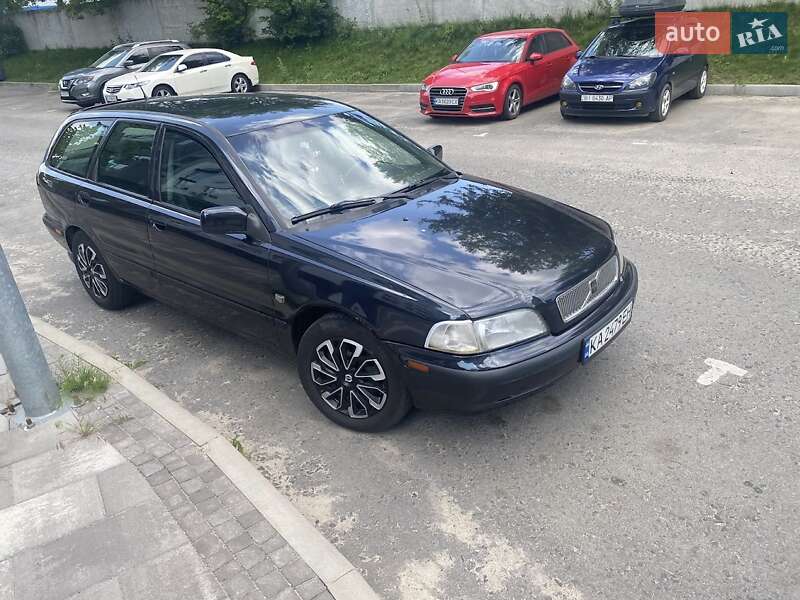 Volvo V40 (1998)