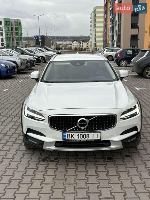 Volvo V90 cross country (2019)