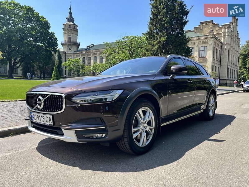 Volvo V90 cross country (2017)