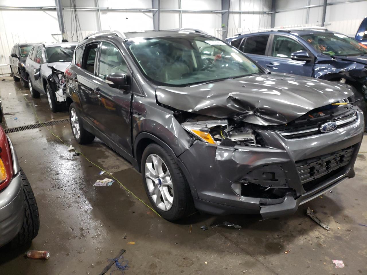 Ford Escape tit (2015)