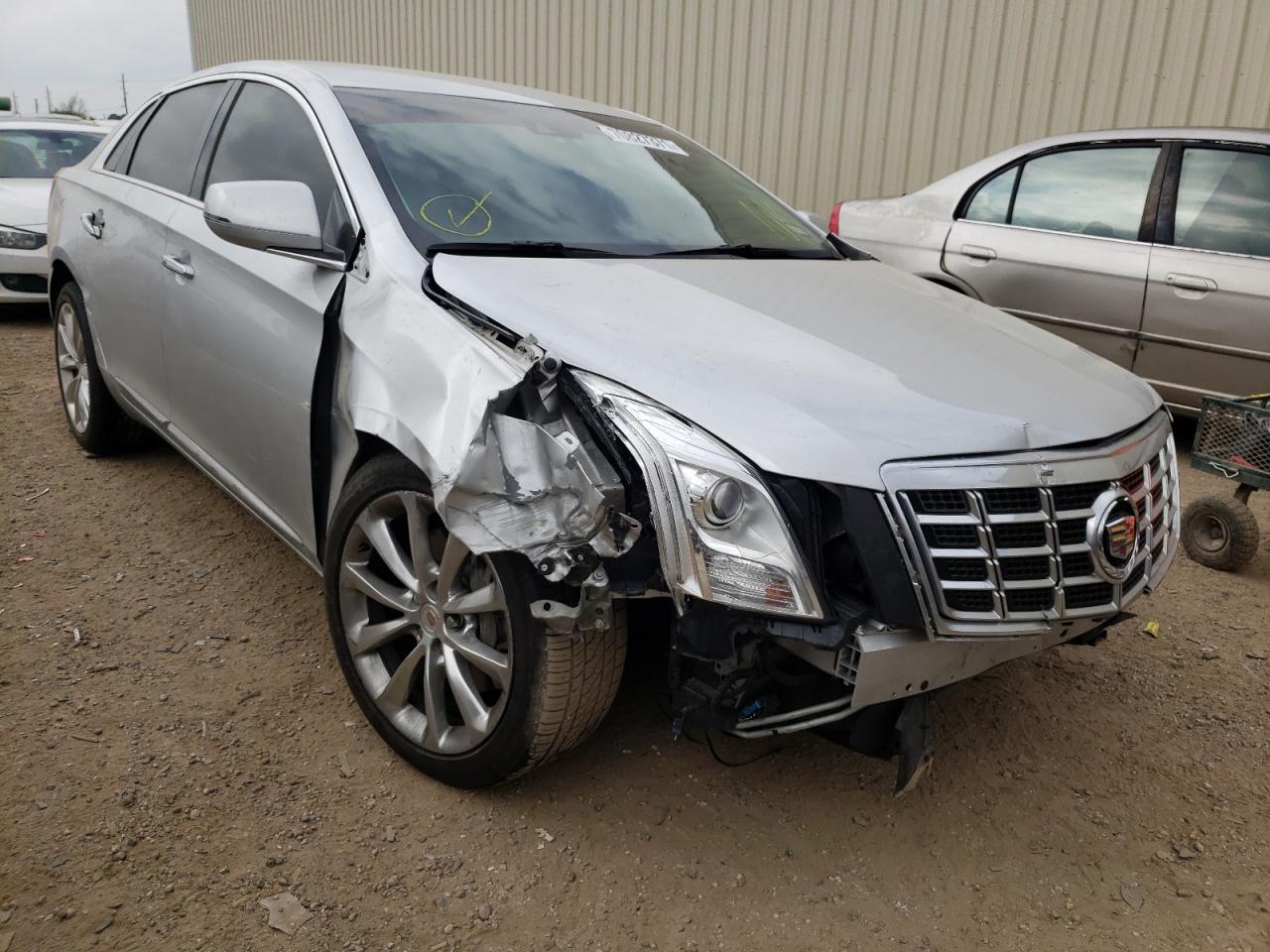 Cadillac Xts luxury (2013)