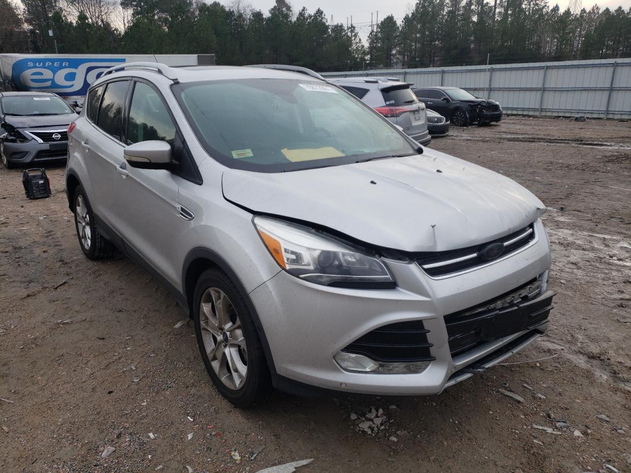 Ford Escape tit (2015)