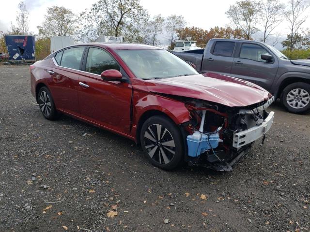 Nissan Altima sv (2022)