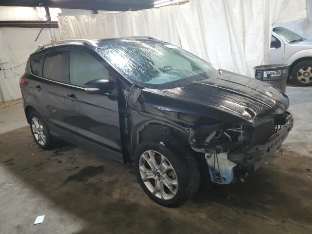 Ford Escape tit (2015)