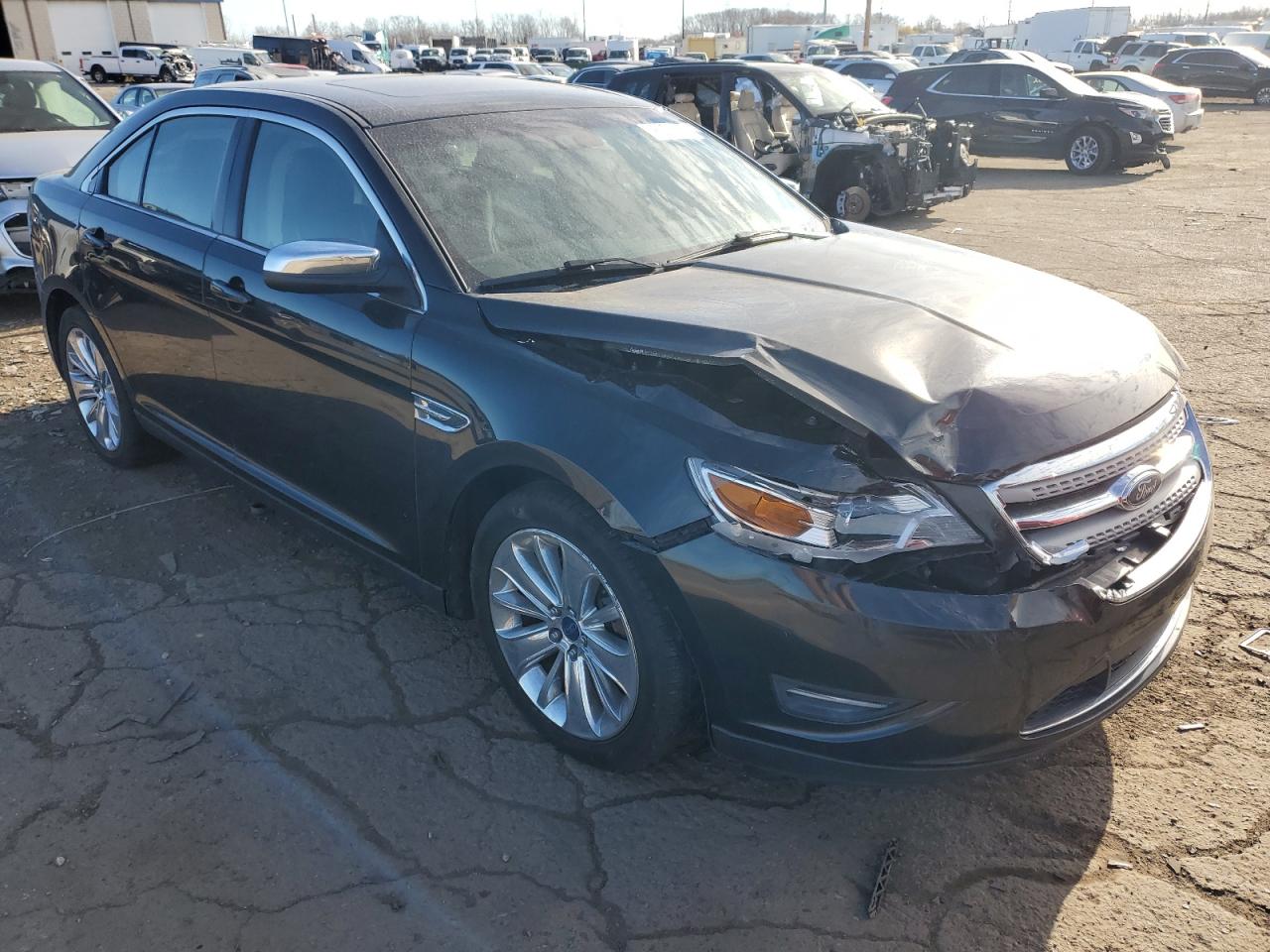 Ford Taurus lim (2010)