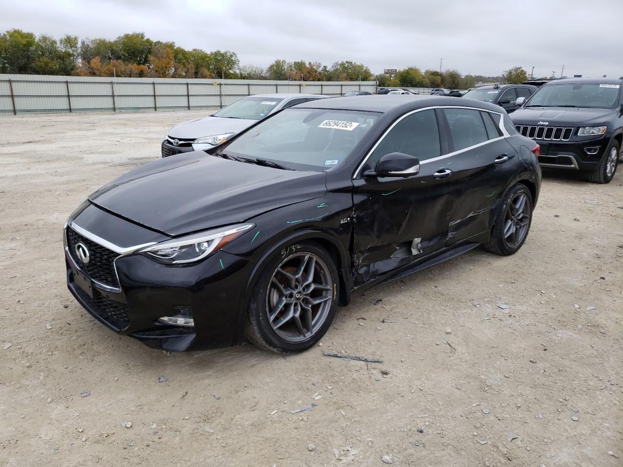 Infiniti Qx30 base (2017)