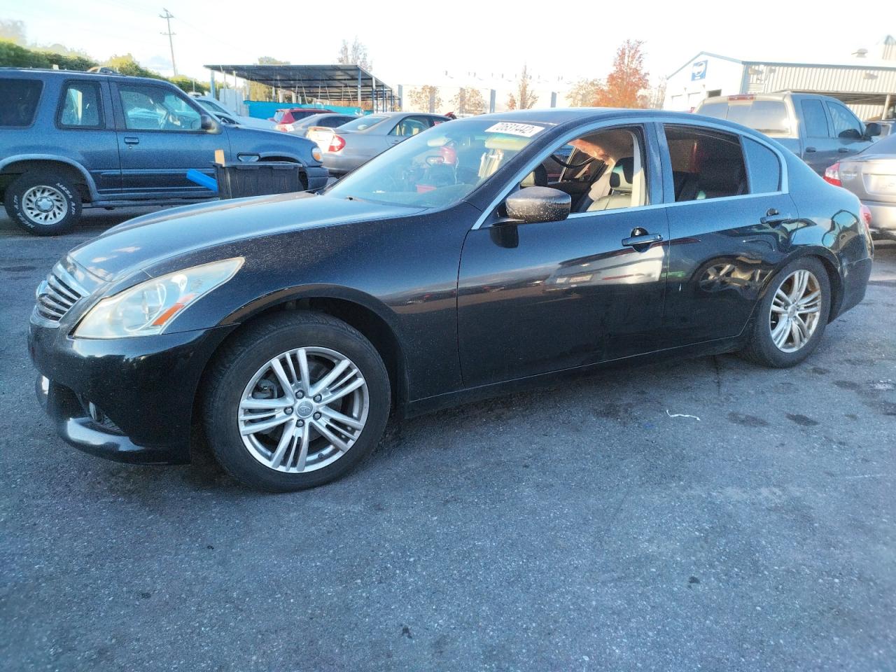 Infiniti G37 base (2011)