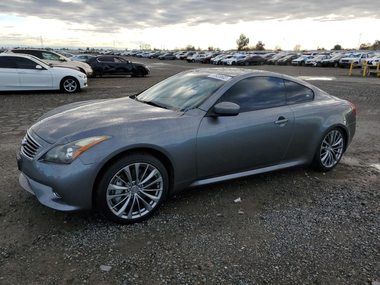 Infiniti G37 base (2011)