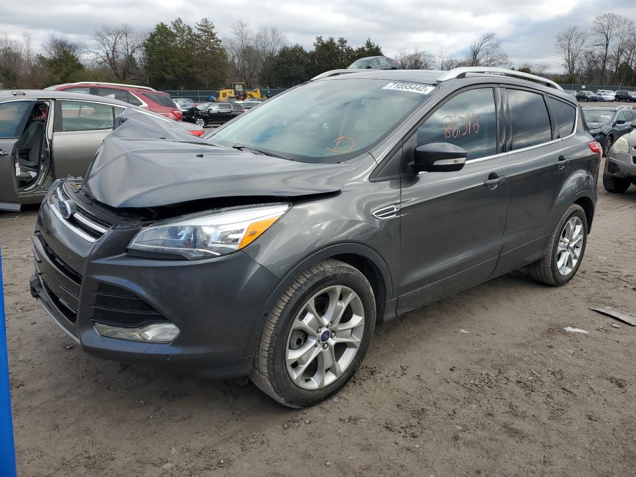 Ford Escape tit (2015)