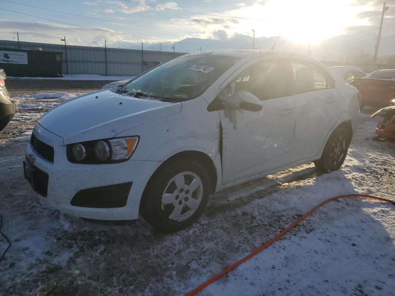 Chevrolet Sonic ls (2013)