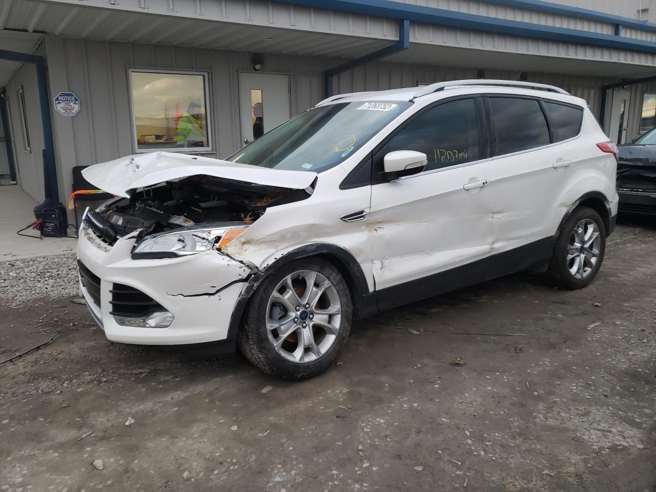 Ford Escape tit (2016)