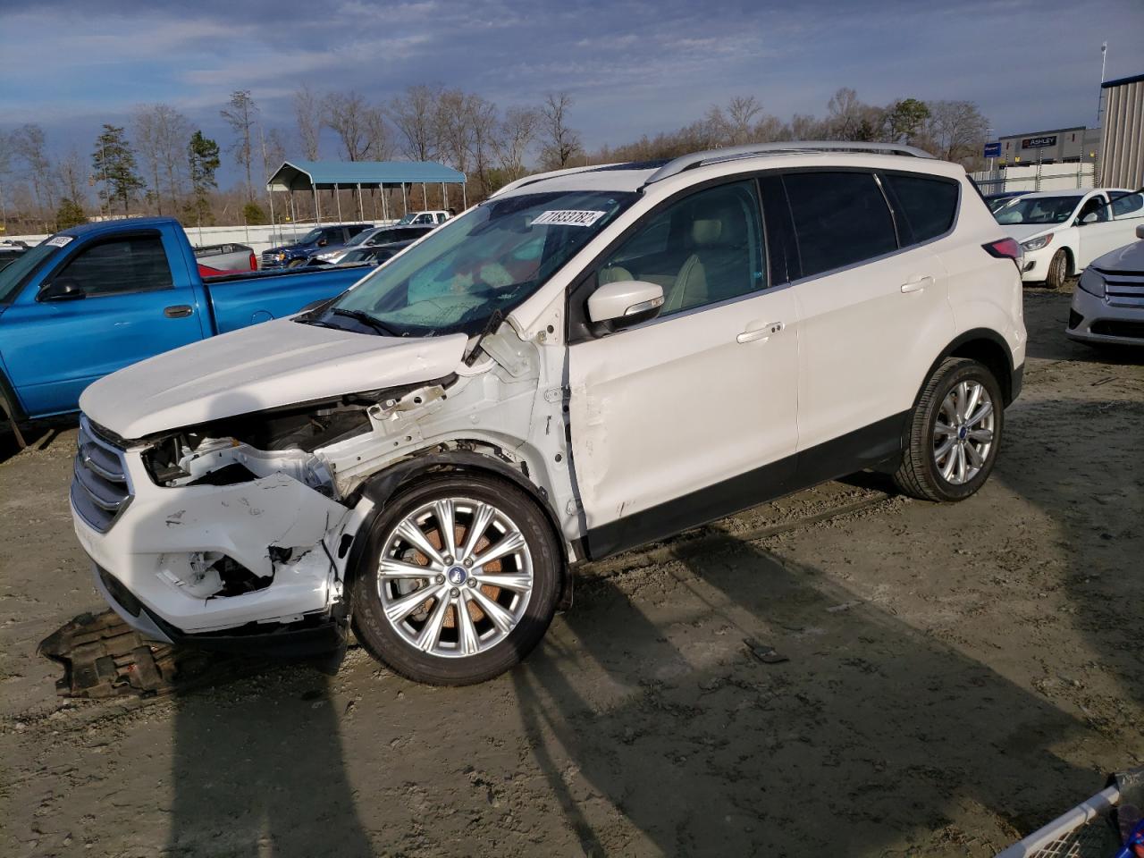 Ford Escape tit (2017)