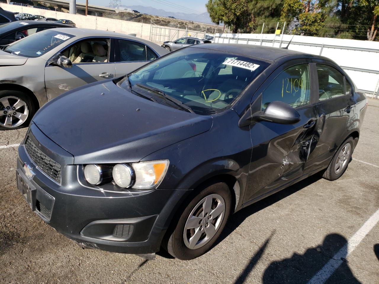 Chevrolet Sonic ls (2013)