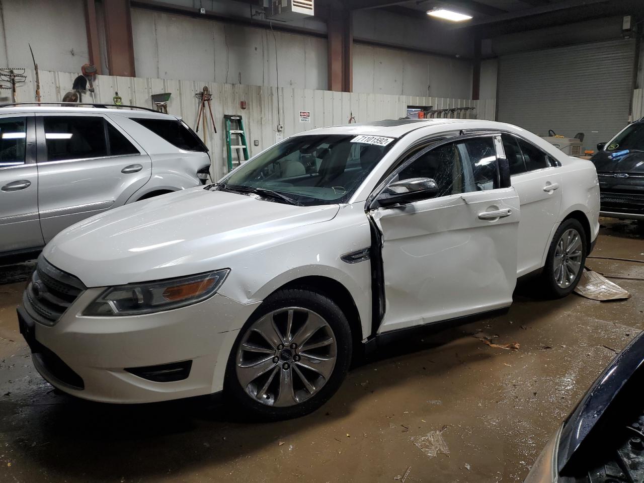 Ford Taurus lim (2010)