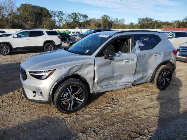 Volvo Xc40 plus (2023)