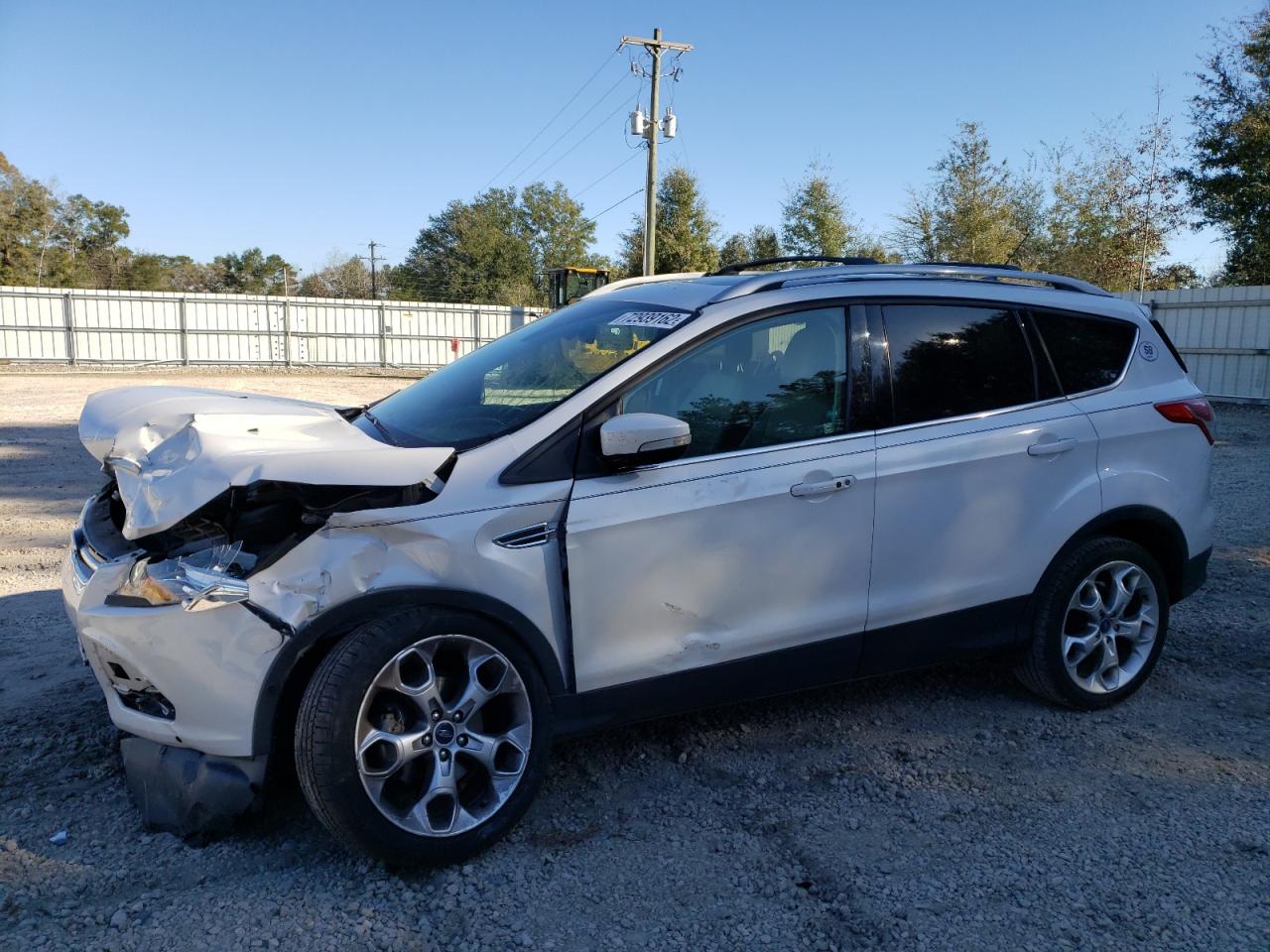 Ford Escape tit (2015)