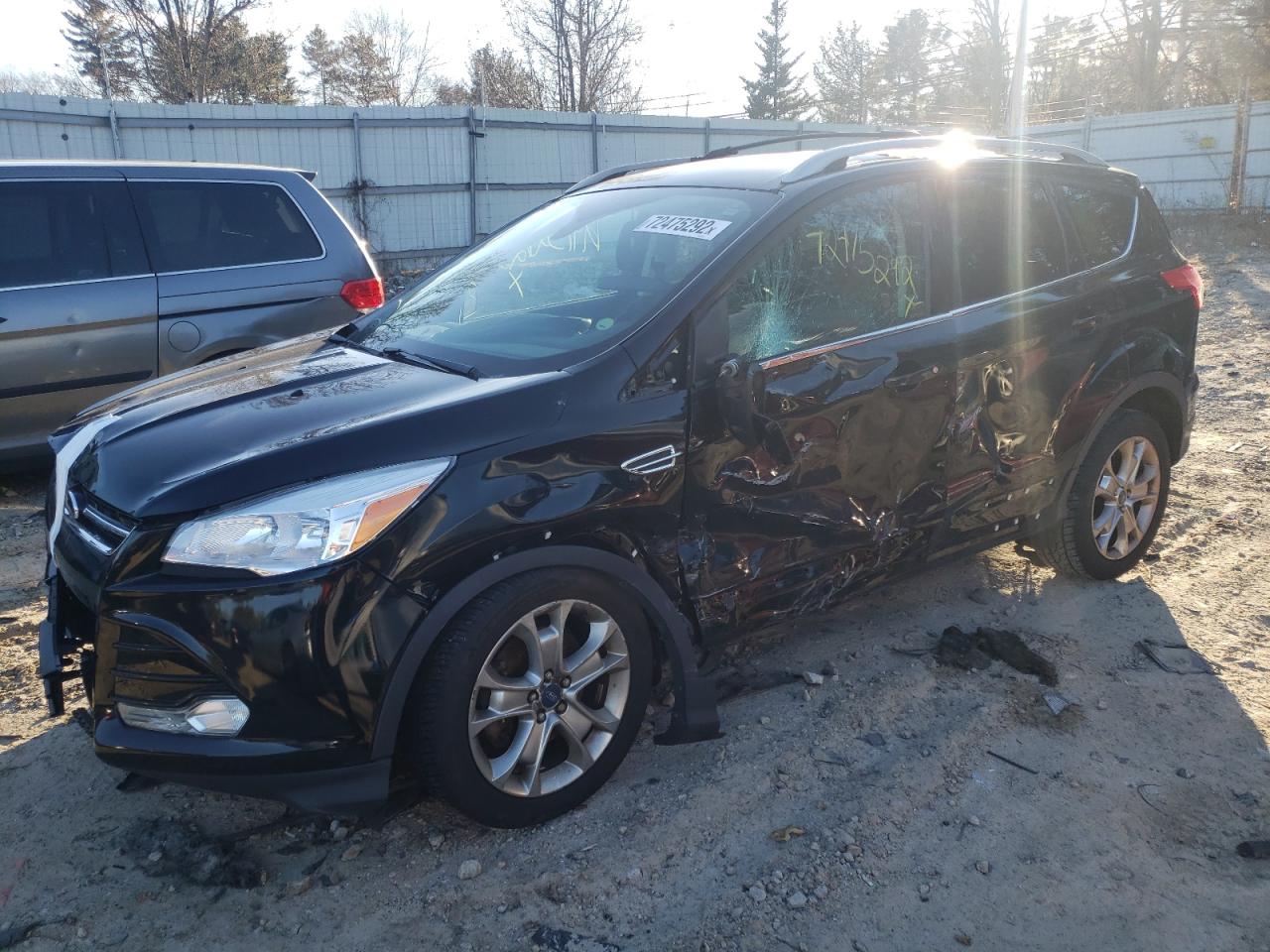 Ford Escape tit (2016)