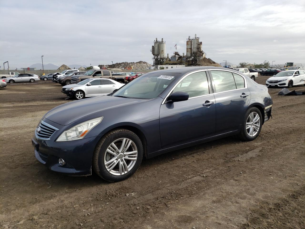 Infiniti G37 base (2013)