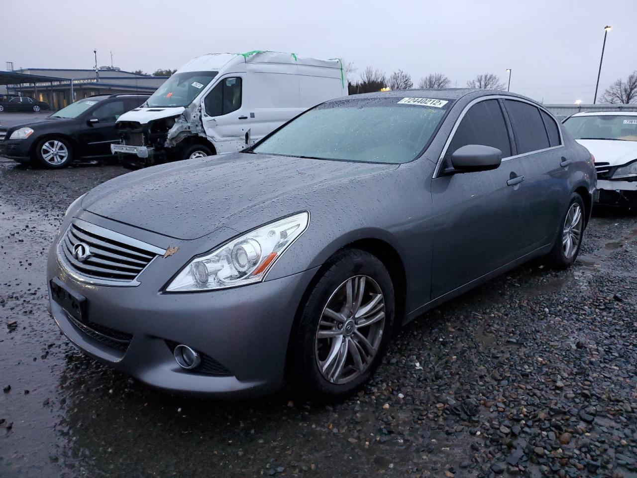 Infiniti G25 base (2012)