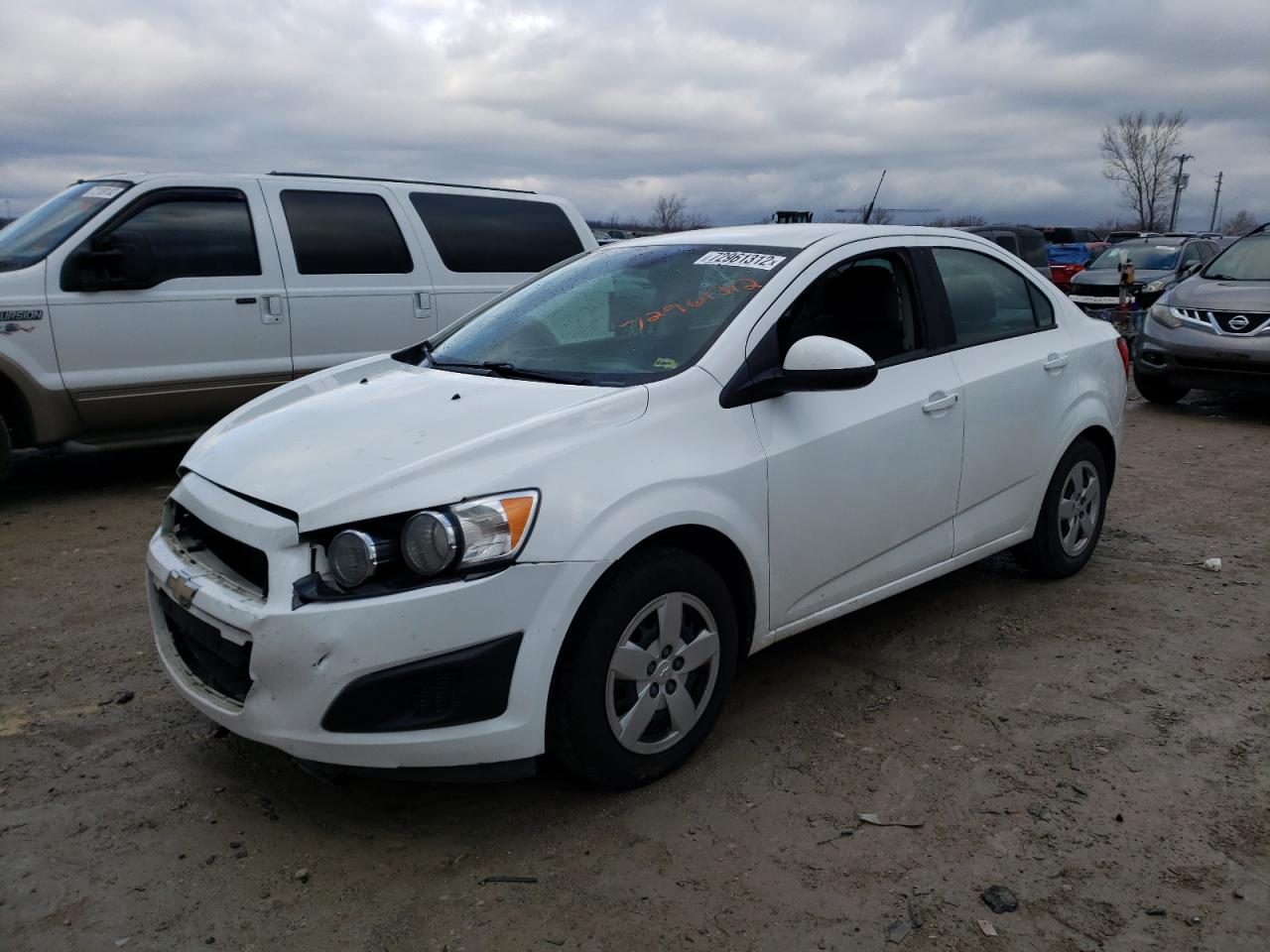 Chevrolet Sonic ls (2013)