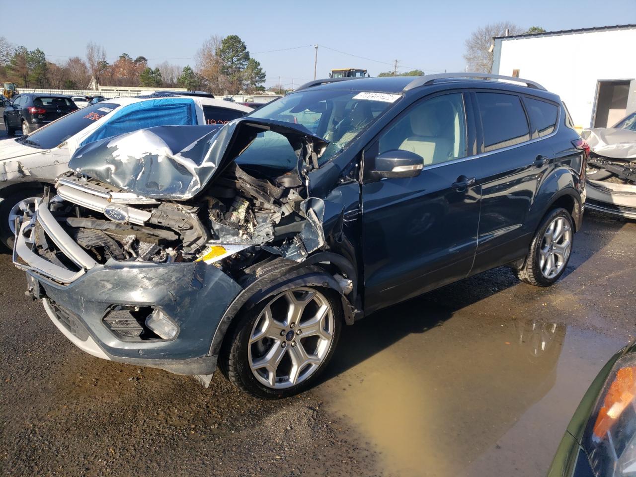 Ford Escape tit (2019)