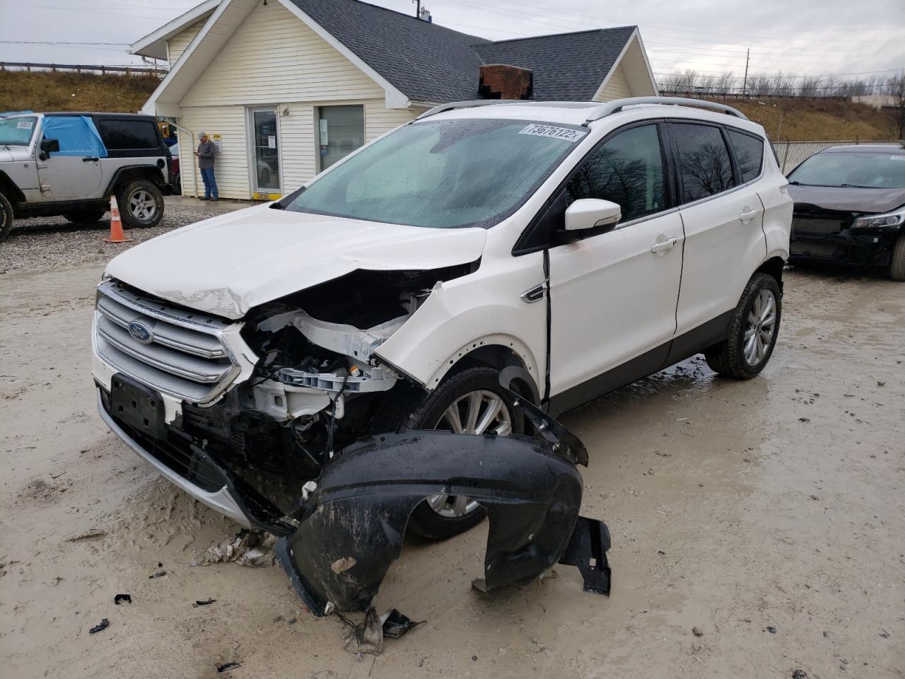 Ford Escape tit (2017)