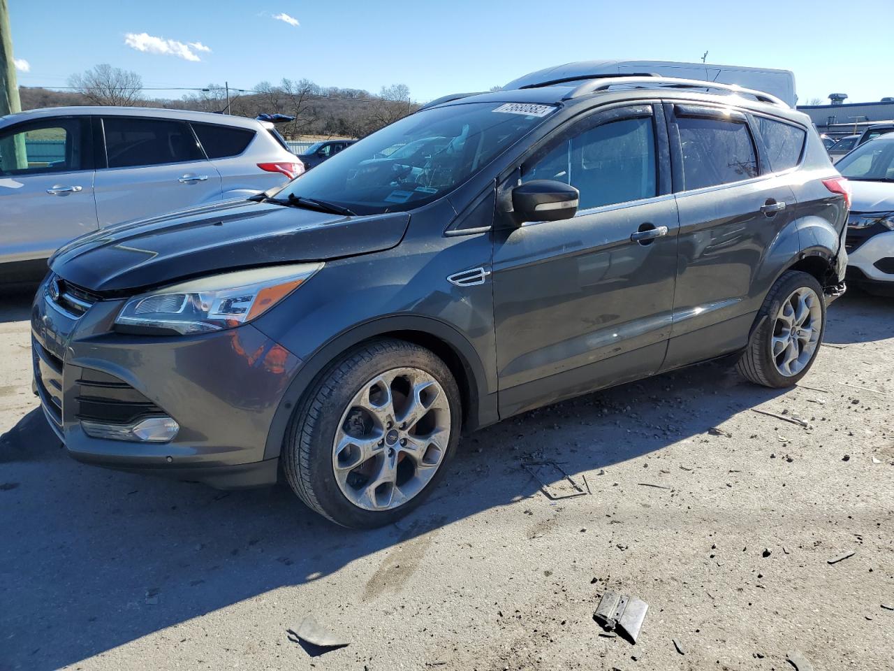 Ford Escape tit (2016)