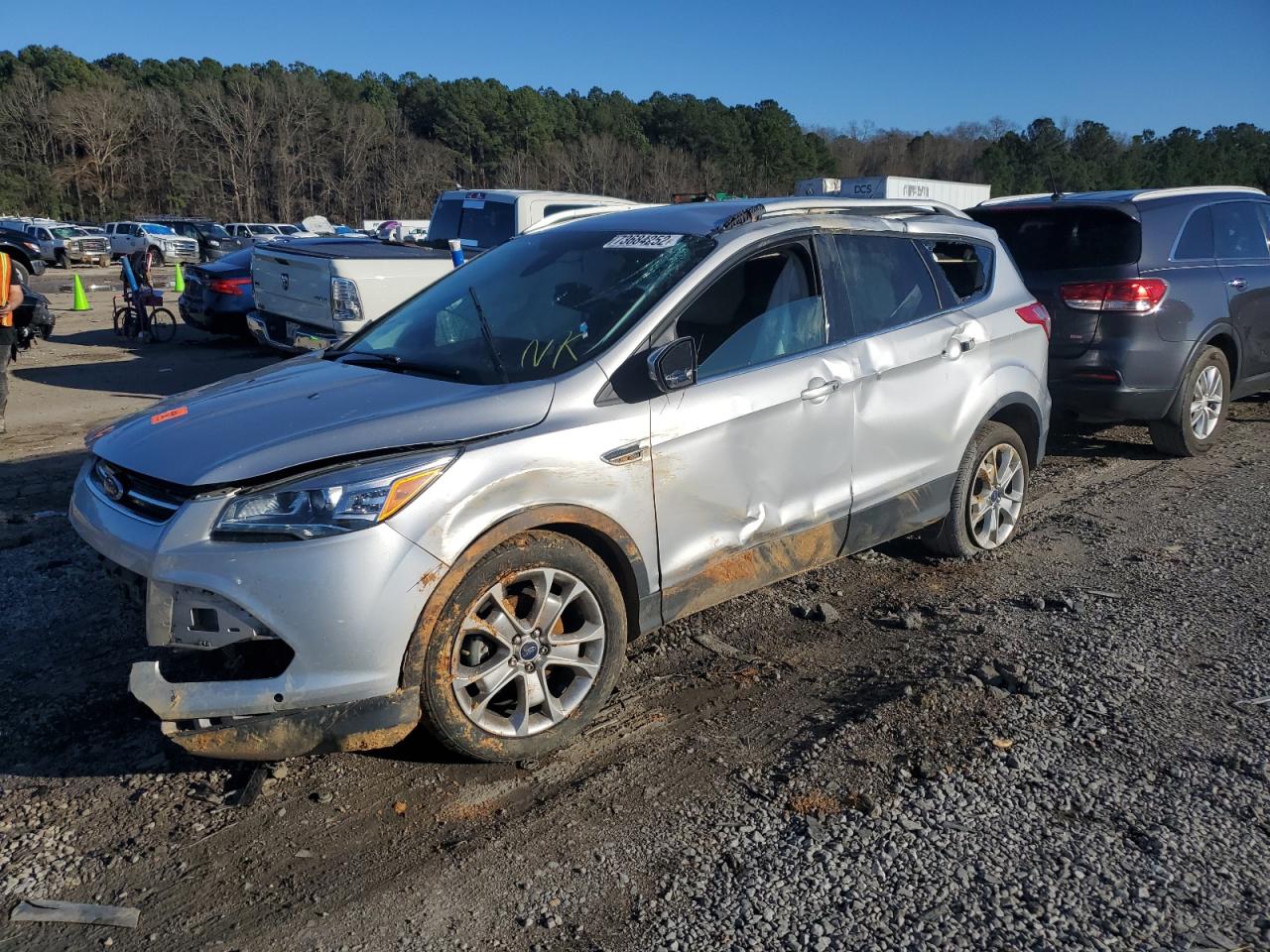 Ford Escape tit (2016)