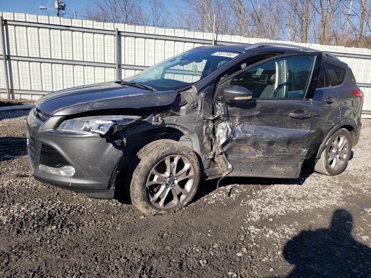 Ford Escape tit (2014)