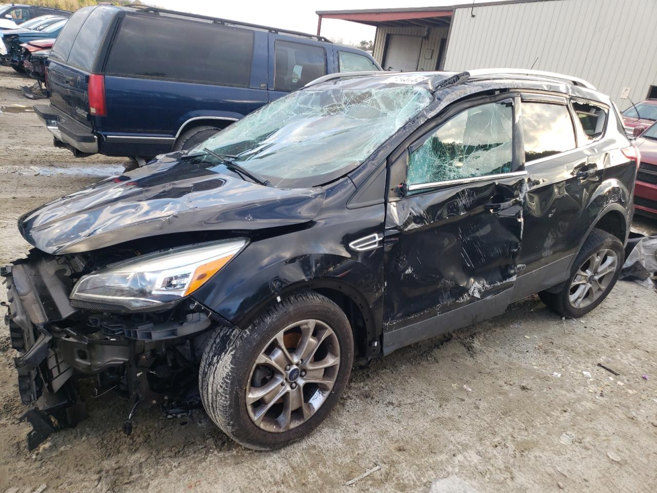 Ford Escape tit (2016)
