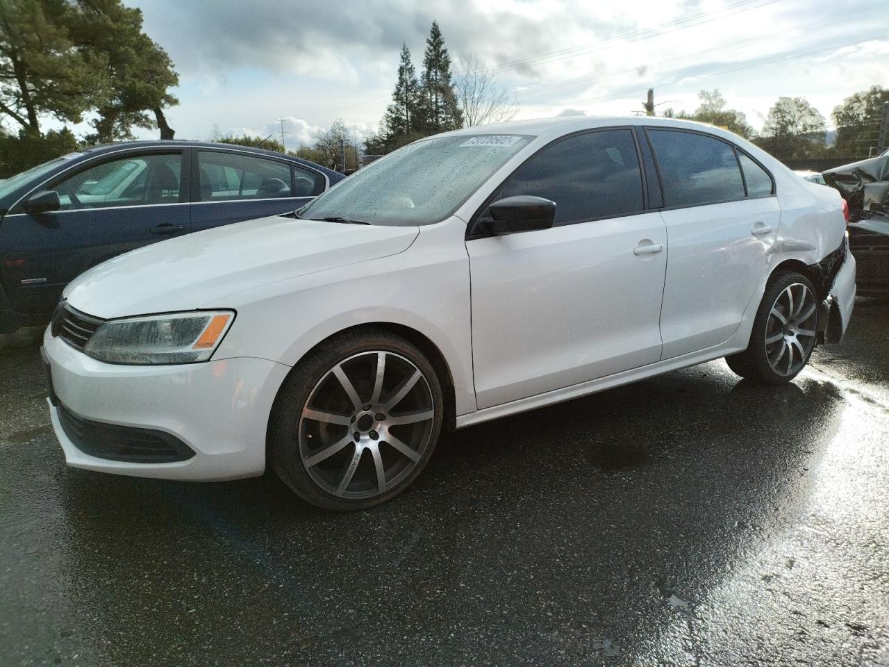 Volkswagen Jetta base (2011)