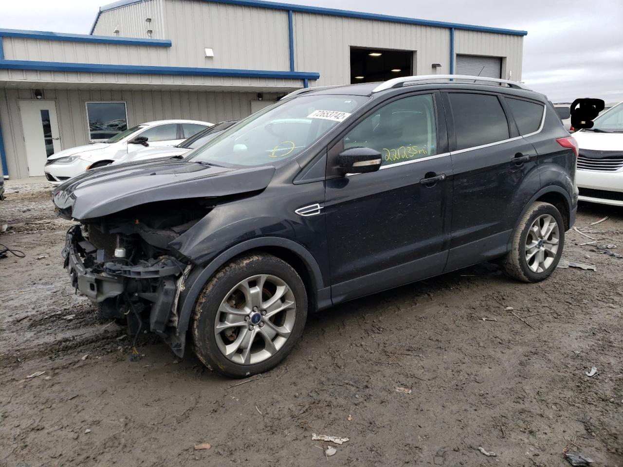 Ford Escape tit (2015)