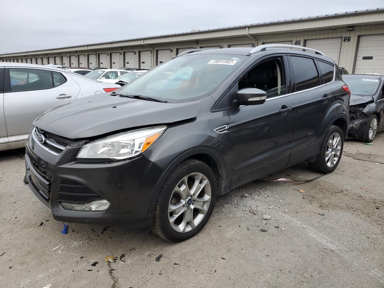 Ford Escape tit (2015)