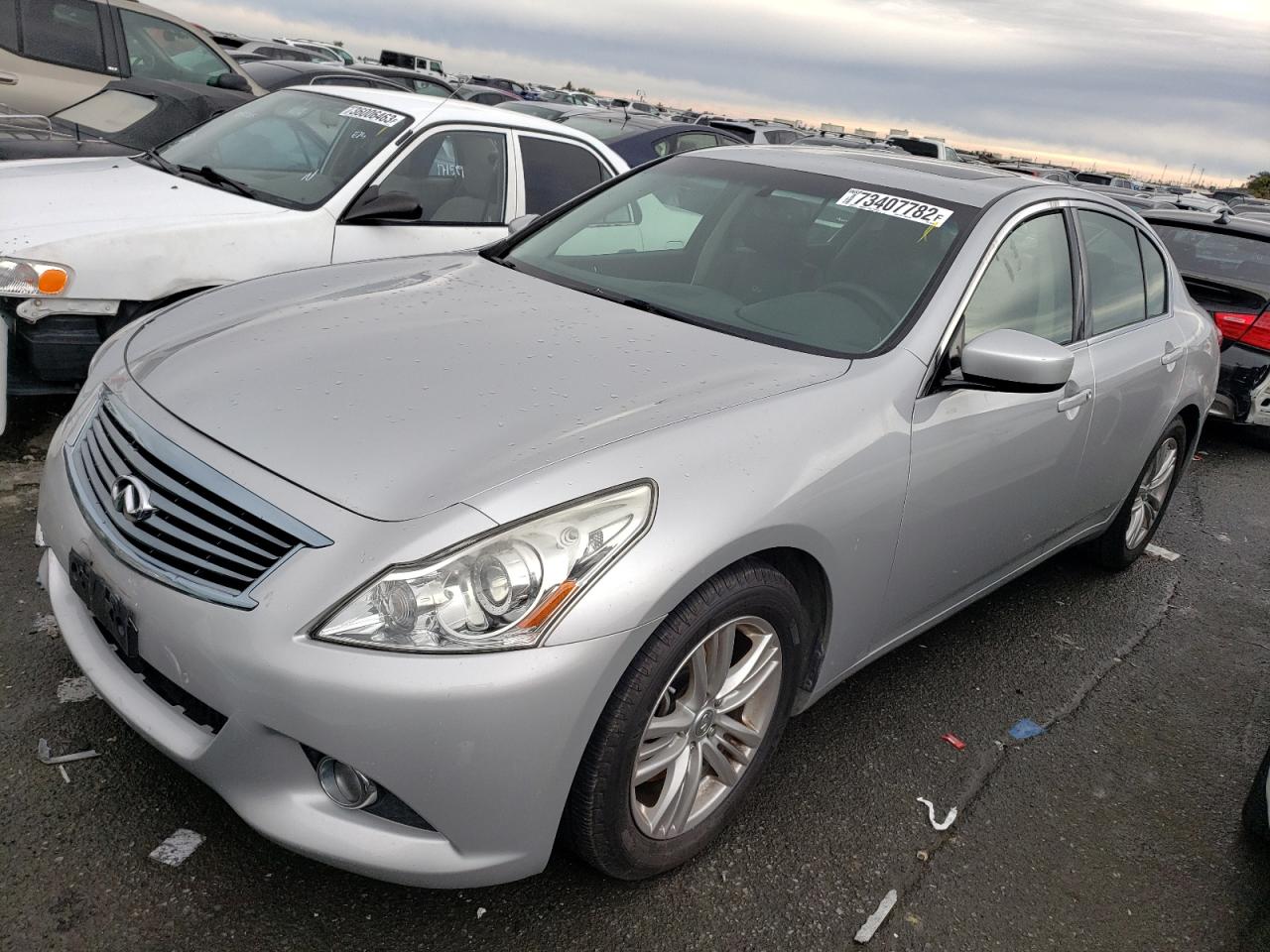 Infiniti G37 base (2013)