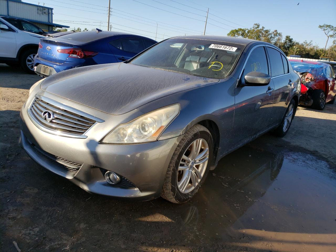 Infiniti G25 base (2012)