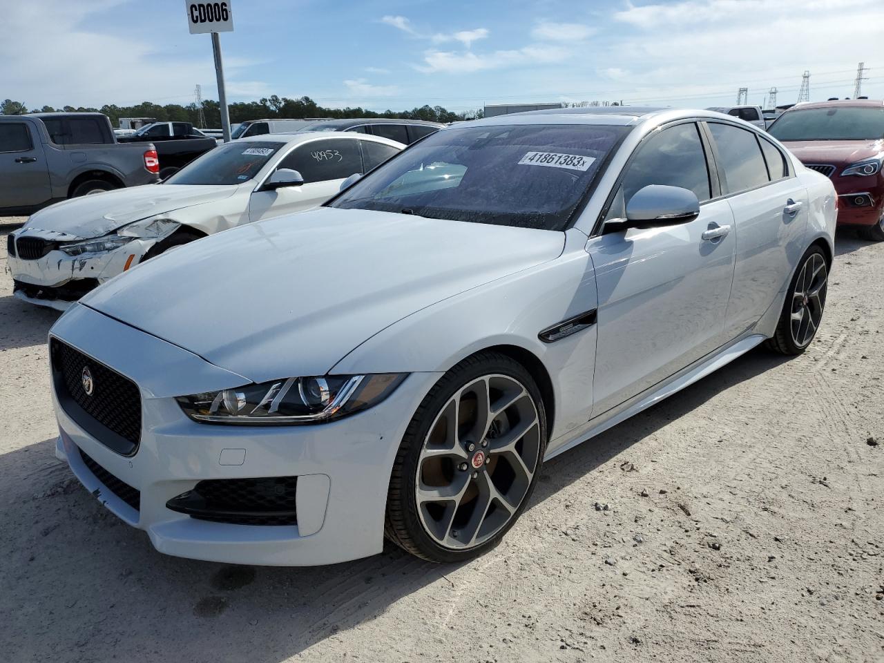 Jaguar Xe r - spo (2017)