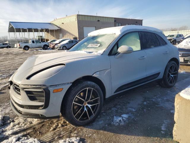 Porsche Macan base (2023)