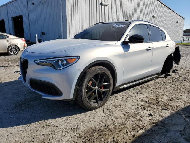 Alfa-romeo Stelvio (2020)