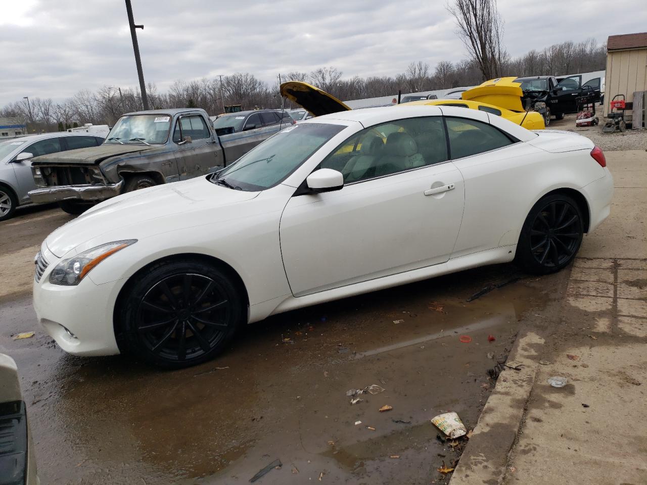 Infiniti Q60 (2015)