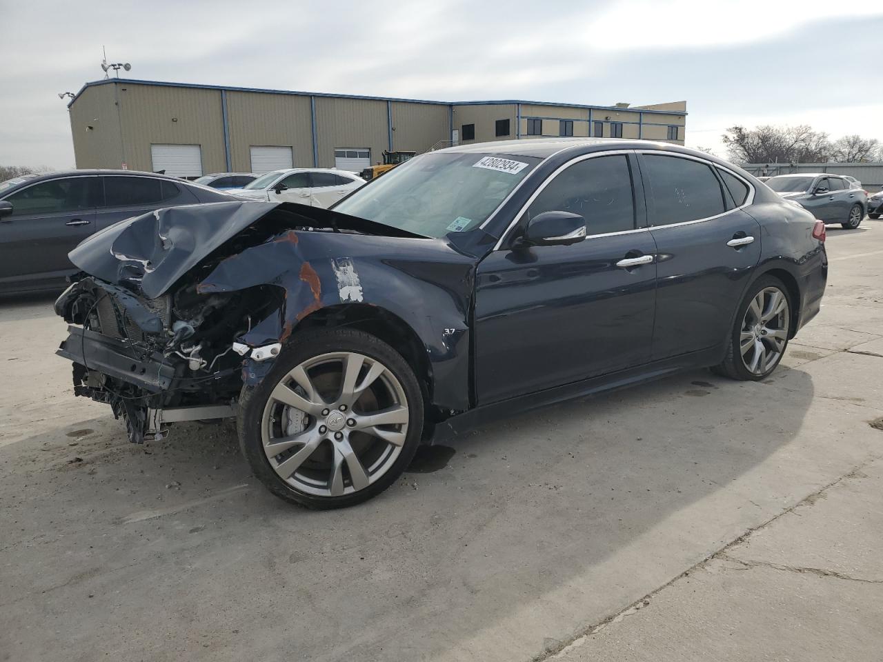 Infiniti Q70 (2015)